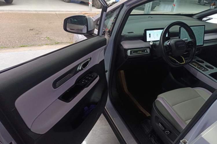 Used AION Y 2022 Plus 70 Tech Edition
