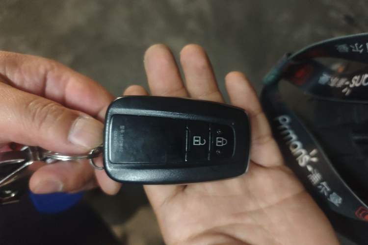 Used Toyota RAV4 2020 Dual-Engine 2.5L E-CVT 4x4 Elite PLUS Edition Vehicle Key