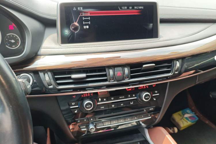 Used BMW X6 2015 xDrive35i Luxury Edition Audio And AC Panel