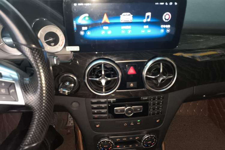 Used Mercedes-Benz GLK-Class 2015 GLK 260 4MATIC Fashion Edition Ultimate Version Audio And AC Panel