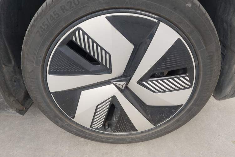 Used Deepal S05 2024 510 Ultra Pure Electric Version Right Front Wheel Hub