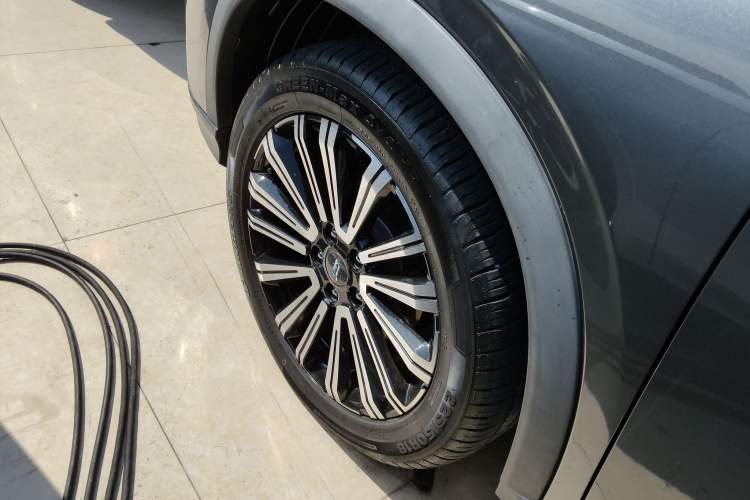 Used CHANGAN OSHAN X5 2021 Revised Version 1.5T DCT Luxury Edition Exterior 4