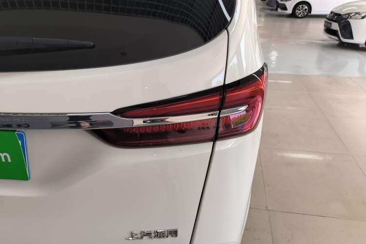 Used Buick GL8 2023 Facelifted Land Cruiser Executive Luxury Version Right Rear Taillight