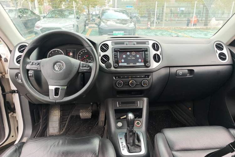 Used Volkswagen Tiguan 2015 1.8TSI Automatic Two-Wheel Drive Luxury Model Center Console