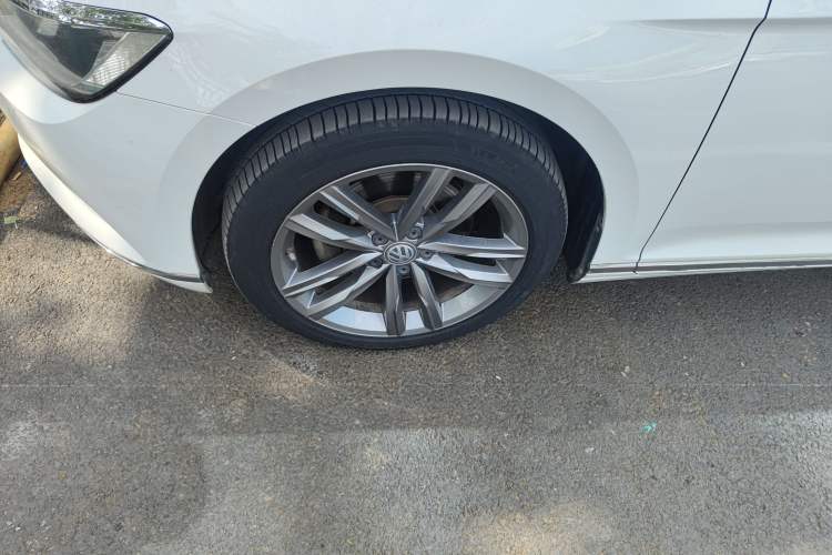 Used Volkswagen Variant 2017 380TSI Two-Wheel Drive Comfort Edition
