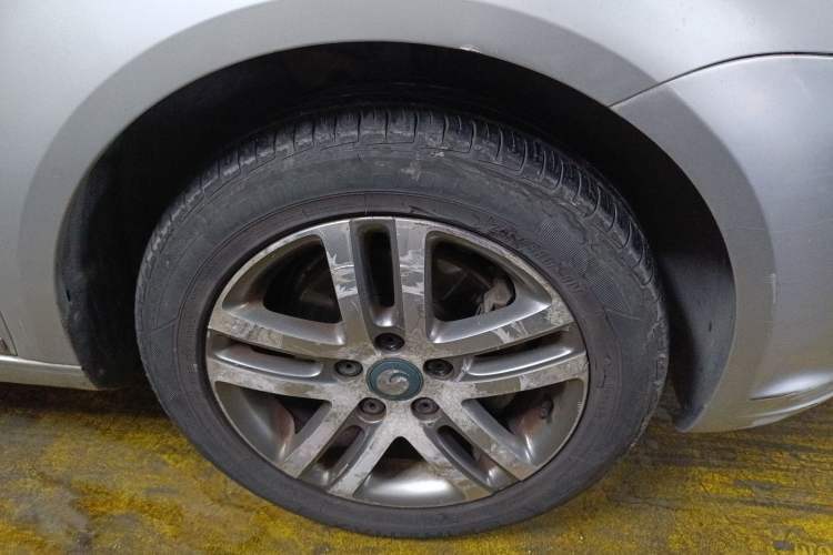 Used Volkswagen Touran 2011 1.4T DSG ZhiZhen Edition 5 Seats Right Front Wheel Hub