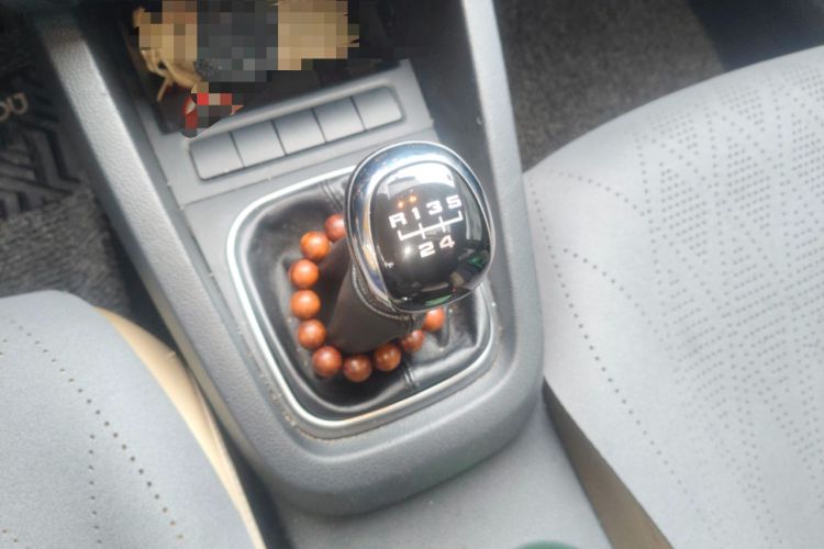 Used Volkswagen Sagitar 2012 1.6L Manual Comfort Model Gear Lever