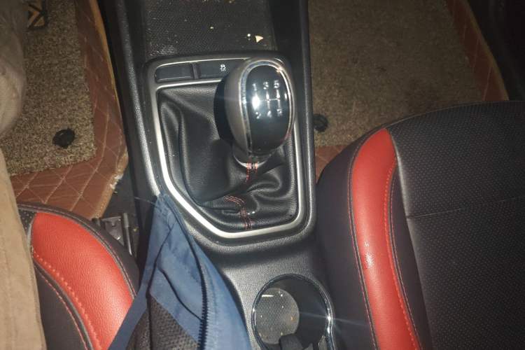 Used CHANGAN Eado 2016 1.6L Manual CarHome Custom Edition China IV Standard Gear Lever