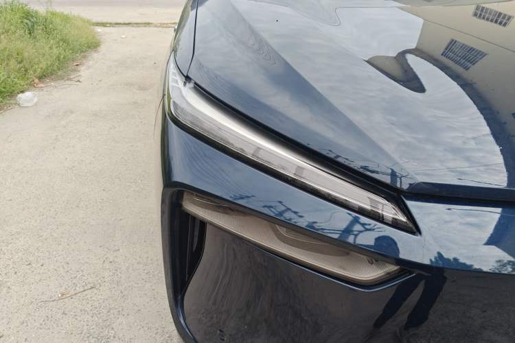 Used Wey Lanshan 2023 Four-Wheel Drive Ultra-Long Range Version Right Front Headlight