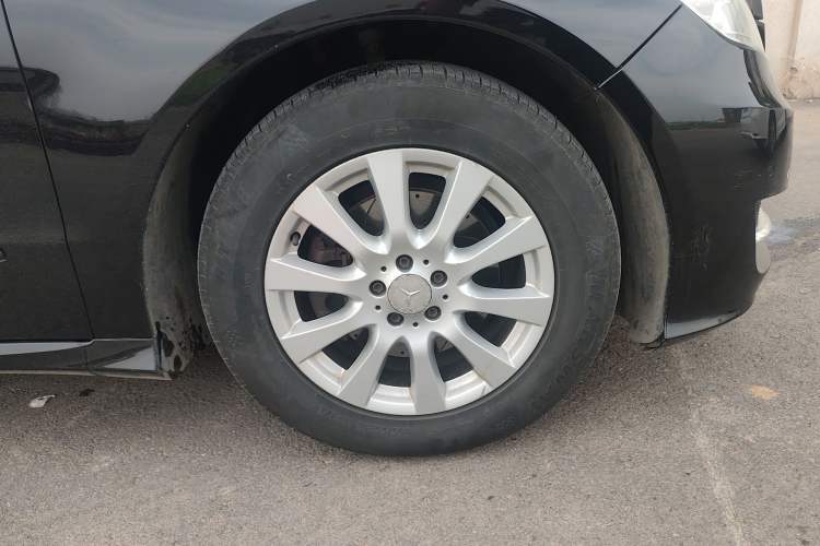 Used Mercedes-Benz R-Class 2014 R 320 4MATIC Business Model Right Front Wheel Hub