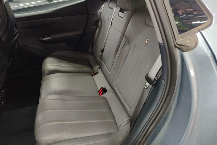 Used Lynk & Co 07 2024 EM-P 126 Long-Range Halo Left Rear Seat
