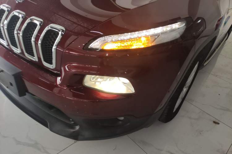 Used Jeep Cherokee 2016 2.0L Superior Edition