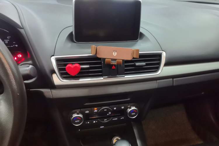 Used Mazda Mazda 3 Axela 2016 Sedan 1.5L Automatic Luxury Model
