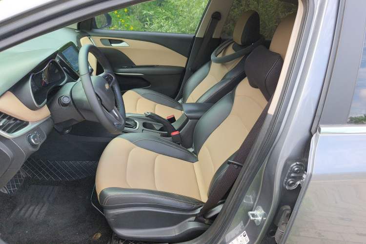 Used Chevrolet Monza 2020 320 Automatic Enjoyment Edition Left Front Seat