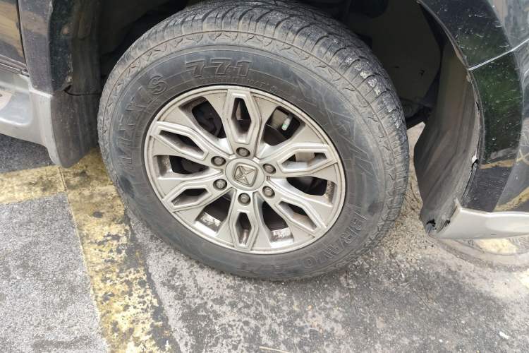 Used JMC Yusheng S350 2013 2.0T Manual Two-Wheel Drive Gasoline Ultra-Luxury 5-Seater Right Front Wheel Hub