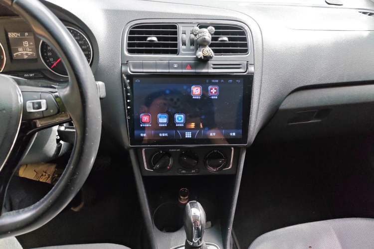 Used Volkswagen Polo 2016 1.6L Automatic Comfort Model Audio And AC Panel