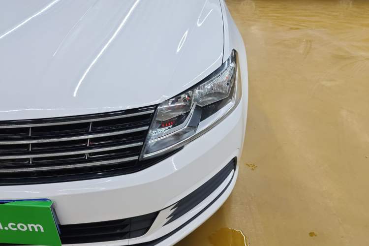 Used Volkswagen Gran Lavida 2015 1.6L Automatic Fashion Edition