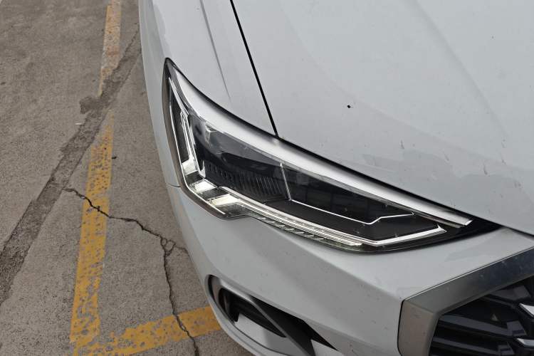 Used Audi Q3 2022 35 TFSI Fashion Dynamic Model Right Front Headlight