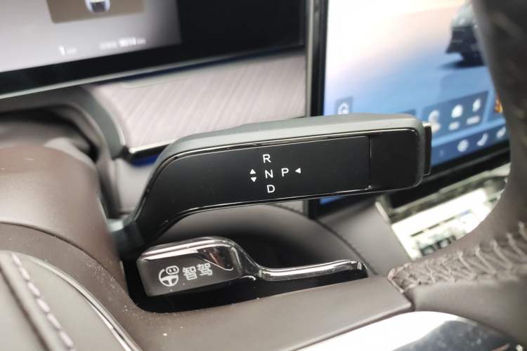 Used Denza Z9 2024 1100 km Four-Wheel Drive Max Version
