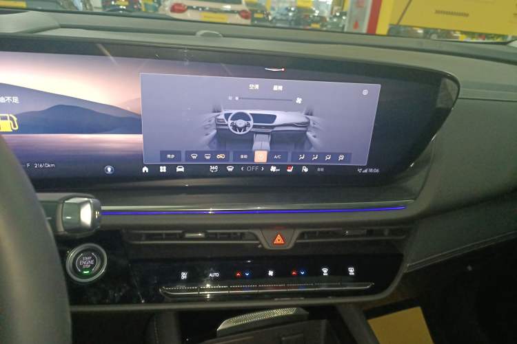 Used Buick Envision 2025 Encore Plus 28T Two-Wheel-Drive Platinum Edition