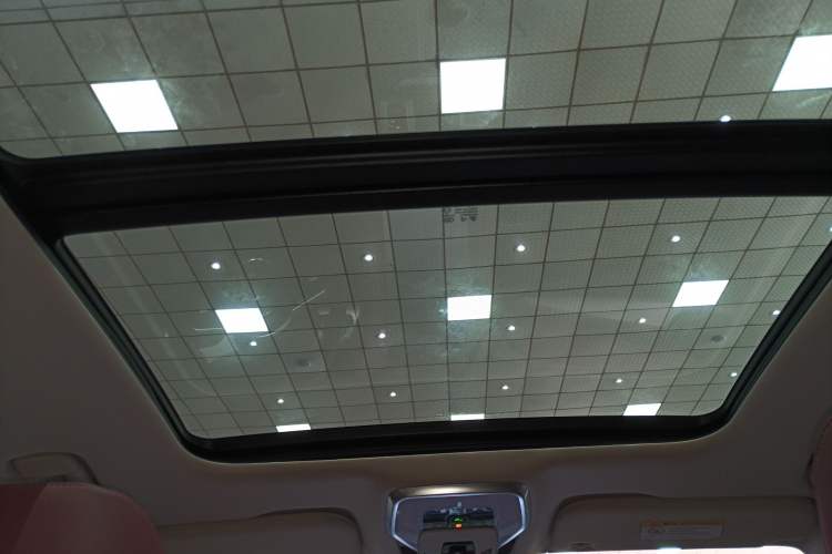 Used Hongqi H5 2025 2.0T Automatic Flag Edition – 500 000 Units Commemorative Version