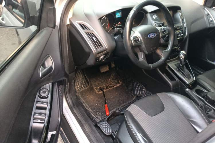 Used Ford Focus 2012 Sedan 1.6L Automatic Fashion Edition
