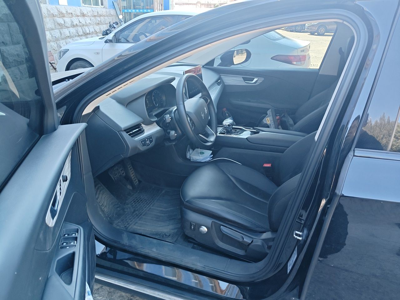 Hongqi E-QM5 2024 610 km PLUS — снимка 19
