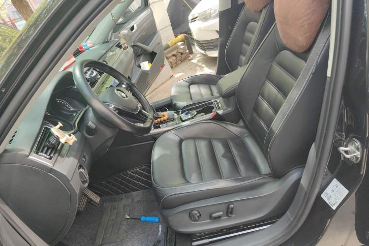 Used Volkswagen Passat 2017 330TSI DSG Luxury Edition Left Front Seat