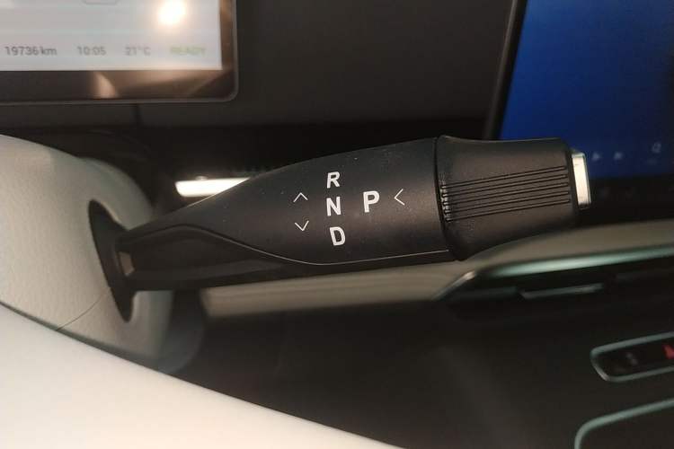 Used VOYAH Dream 2025 PHEV Four-Wheel-Drive Flagship Kunpeng Edition Gear Lever