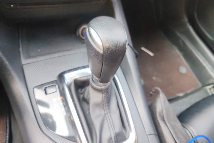 Used Mazda 3 Axela 2016 Hatchback 1.5L Automatic Comfort Model
