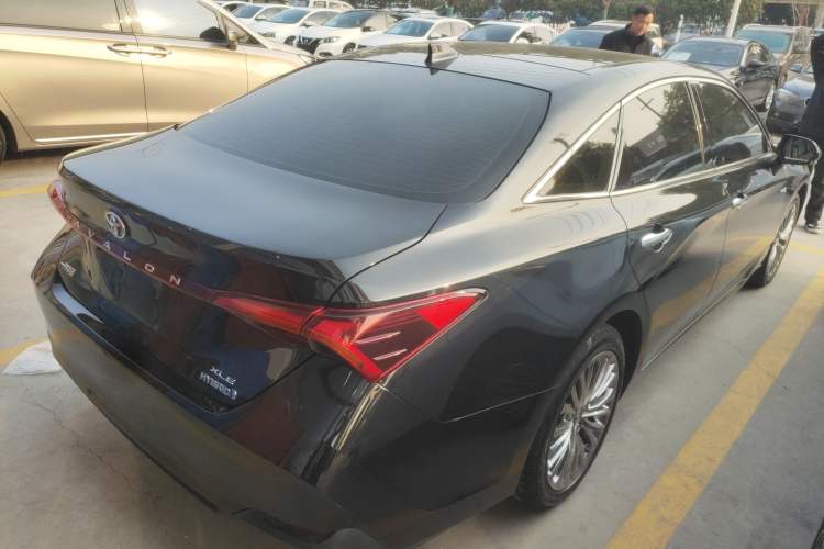 Used Toyota Avalon 2019 Dual-Engine 2.5L XLE Prestige Version China VI Standard
