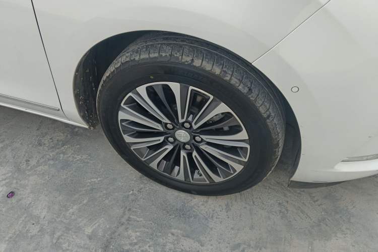 Used Buick GL8 2021 ES Land Cruiser 653T Smart Flagship Model Right Front Wheel Hub