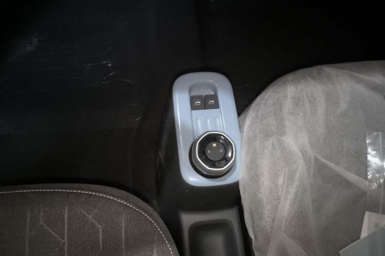 Used Geely Galaxy Panda 2024 Panda Mini 200km Endurance Bear Gear Lever