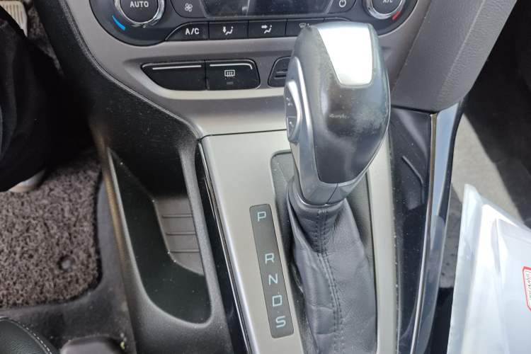 Used Ford Focus 2012 Sedan 1.6L Automatic Fashion Edition
