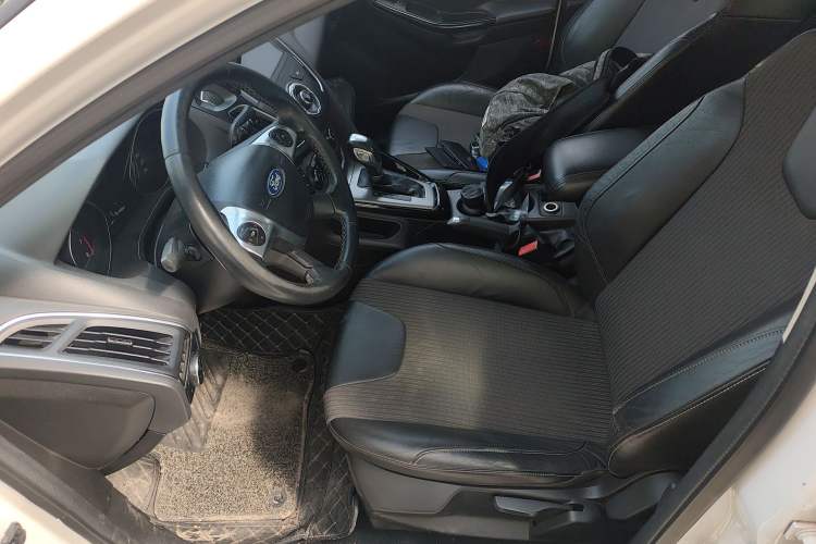 Used Ford Focus 2012 Sedan 1.6L Automatic Fashion Edition Left Front Seat