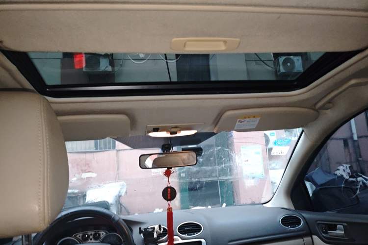 Used Ford Focus 2011 Sedan 1.8L Automatic Fashion Edition
