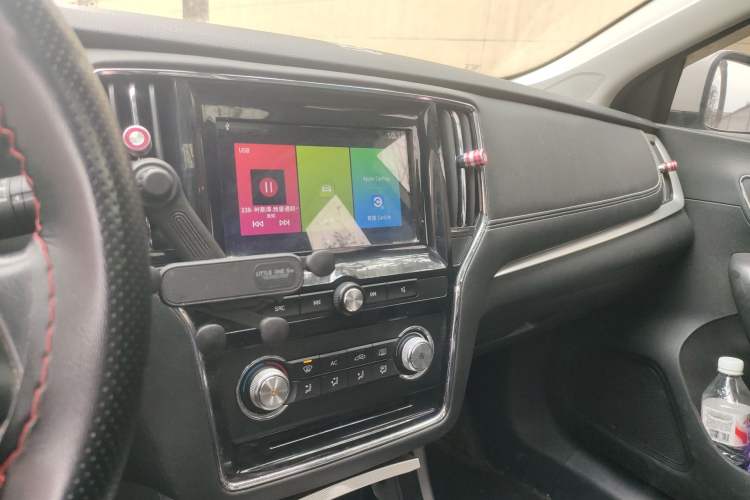 Used Roewe i6 New Energy 2019 PLUS 50T 4G Connected Glory Luxury Edition Audio And AC Panel