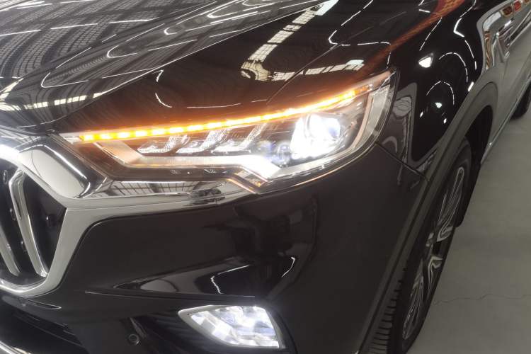 Used Hongqi HS5 2022 Facelifted Version 2.0T Smart Connect Flagship All-Wheel-Drive Edition
