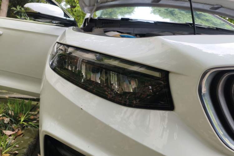Used Geely Auto Preface 2021 Revised Version 2.0TD Luxury Edition Right Front Headlight