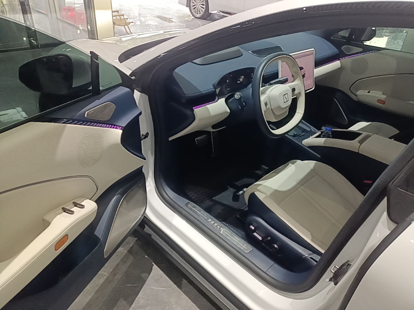 Zeekr 007 2024 Rear-Drive Intelligent Driving Version 100 kWh — снимка 18