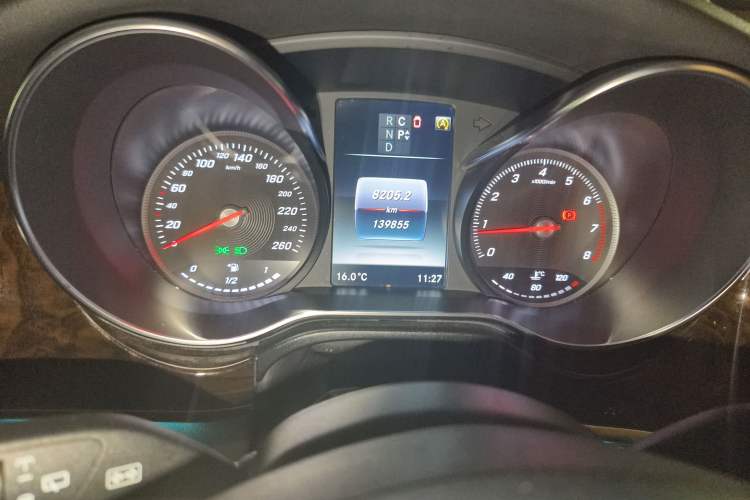 Used Mercedes-Benz V-Class 2016 V 260 L Prestige Extended Edition Instrument Cluster