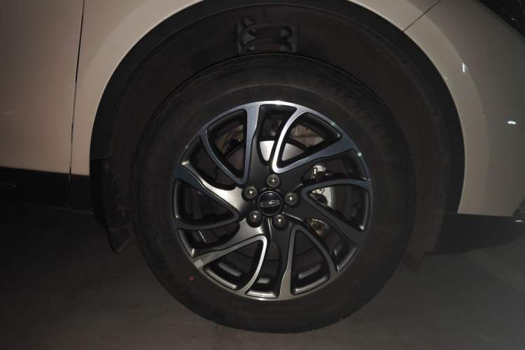 Used Lincoln Corsair 2021 2.0T Two-Wheel-Drive Luxury Edition Right Front Wheel Hub