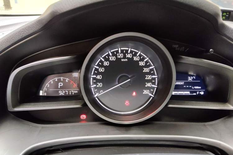 Used Mazda 3 Axela 2017 Sedan 1.5L Automatic Luxury Model China VI Standard Instrument Cluster