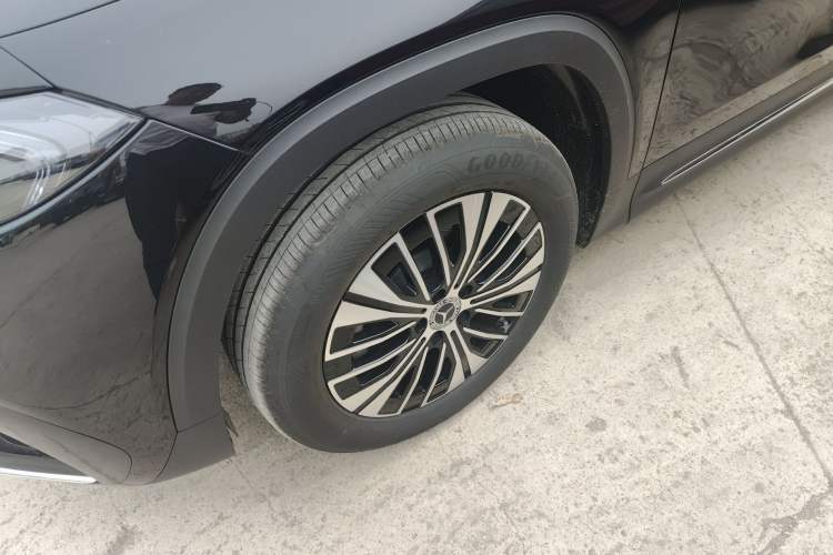 Used Mercedes-Benz EQB 2025 EQB 260 Exterior 4