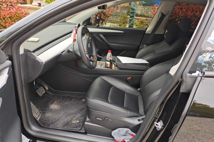 Used Tesla Model Y 2023 Rear-Wheel-Drive Version
