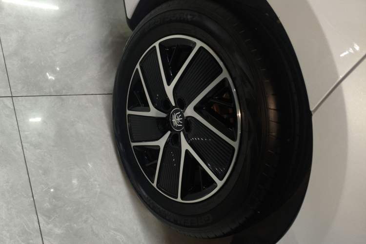 Used BYD Qin L 2025 DM-i Smart Drive 120KM Superior Model
