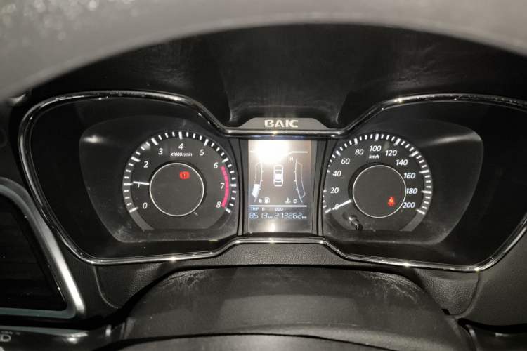 Used HYOSOW H3 2015 1.5L manual luxury version
