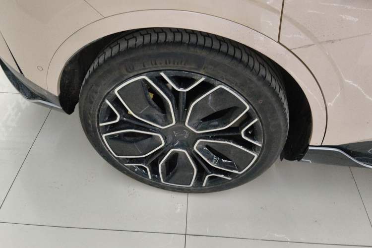 Used Avatr 11 2024 630 Rear-Wheel Drive Edition with Three Lasers Right Rear Wheel Hub