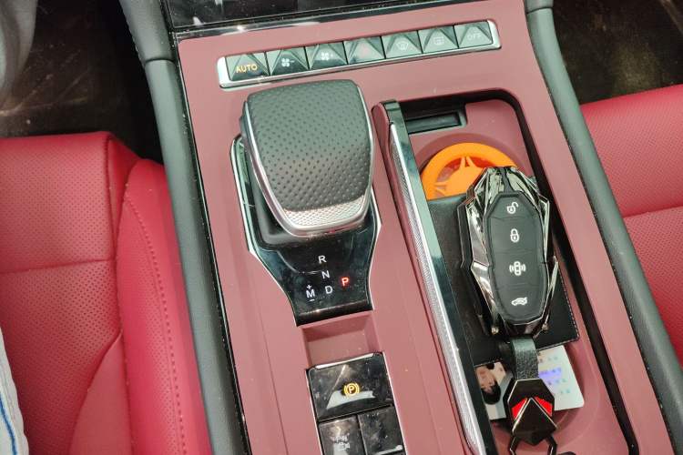 Used Hongqi H6 2025 2.0T Zhiyuan Edition