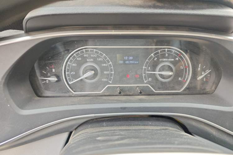 Used SAIC MAXUS Xintu V80 2021 2.0T Manual Classic Aoyuntong 127 PS Mid-axle Mid-roof 6/7/8/9-Seater Instrument Cluster